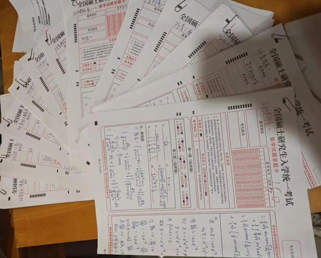 武汉学院刘佳一：上岸华中科技大学！